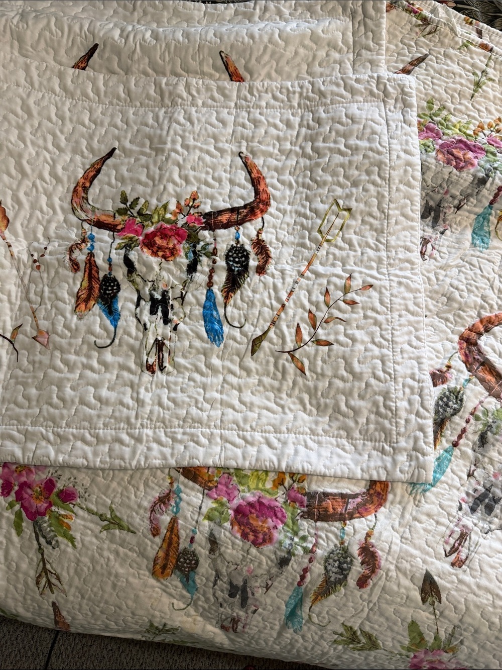 Queen sized quilt and two shams